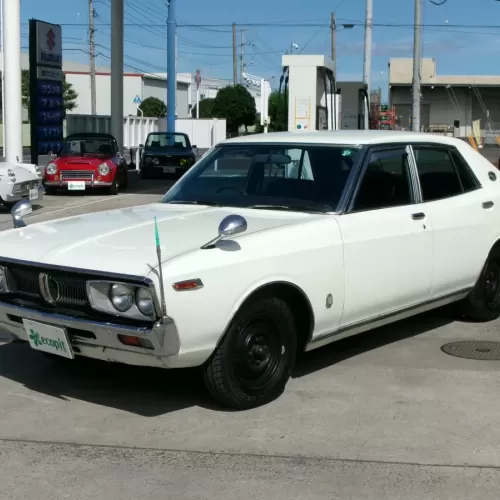 日産　ローレル　2000SGX　エアコン・パワーウインドウ・L20エンジン （ホワイト）のサムネイル